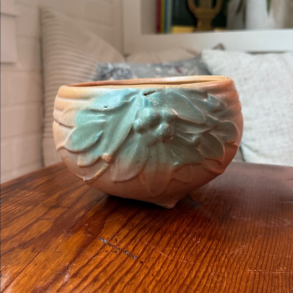 vintage McCoy Pottery planter, specifically in the "Leaves and Berries" design